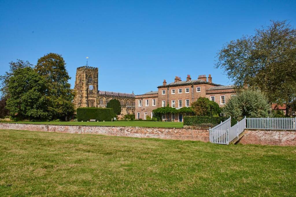 Thirsk Hall South Wing, North Yorkshire Exteriör bild